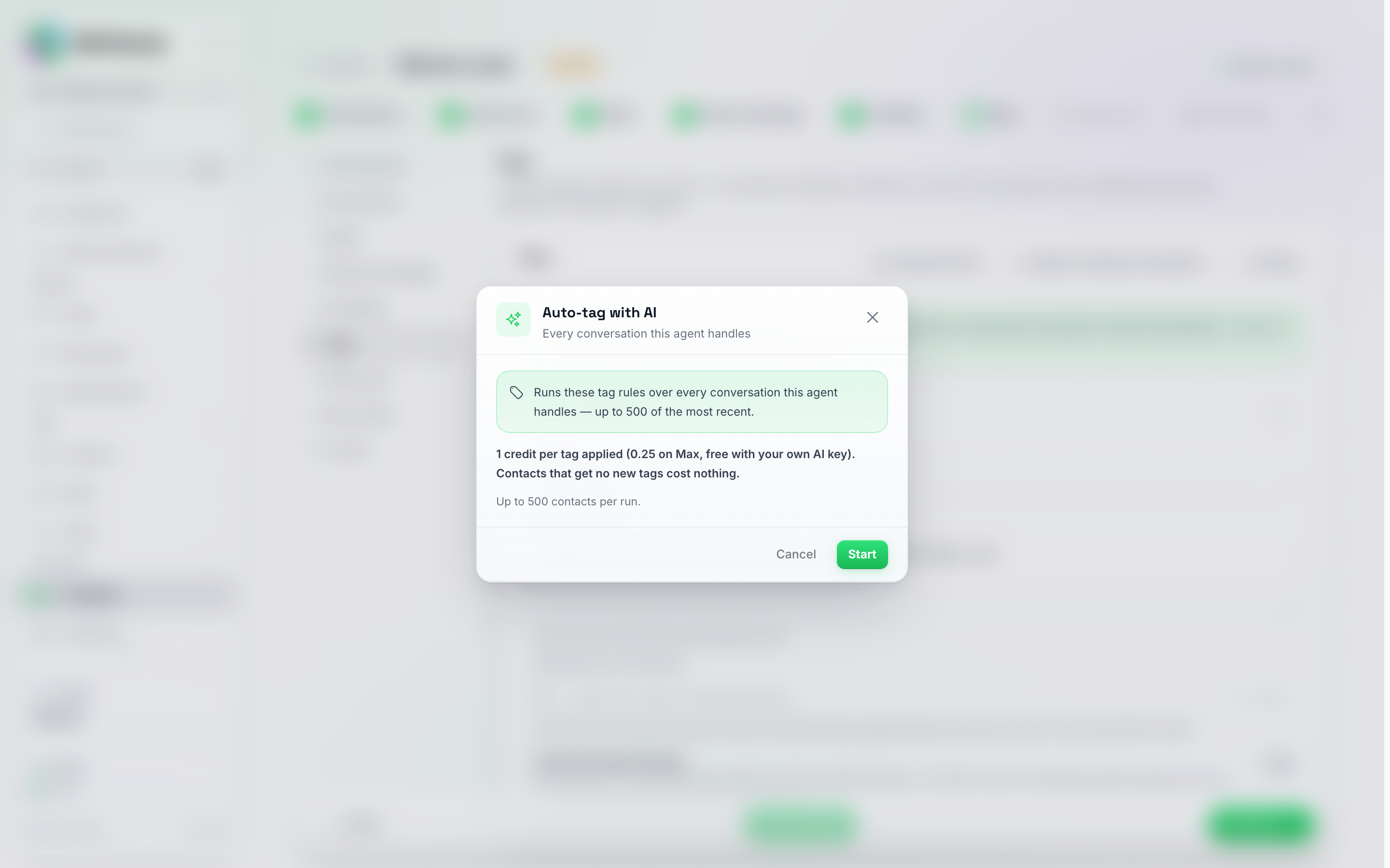 La fenêtre Auto-tag with AI ouverte depuis l'onglet Tags d'un agent, sous-titrée 'Every conversation this agent handles', avec un encart indiquant 'Runs these tag rules over every conversation this agent handles — up to 500 of the most recent.', la ligne '1 credit per tag applied (0.25 on Max, free with your own AI key). Contacts that get no new tags cost nothing.', la note 'Up to 500 contacts per run.' et les boutons Cancel et Start