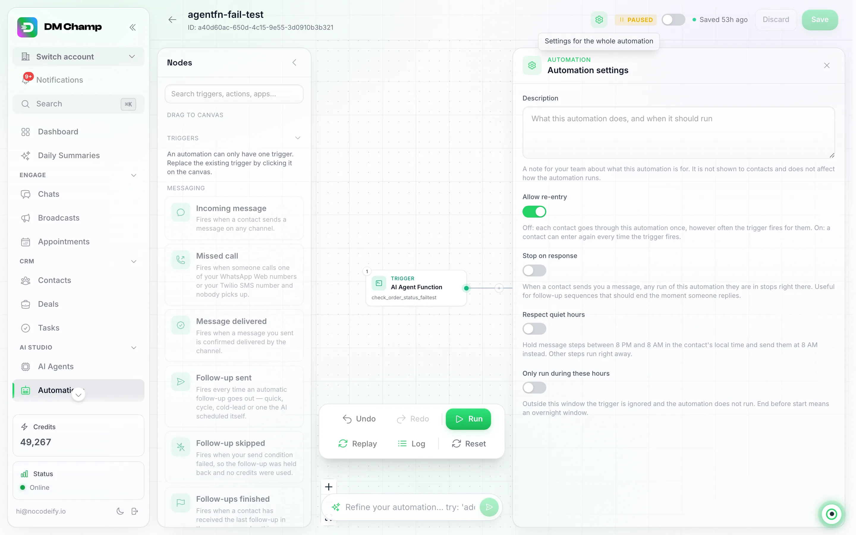 O editor de automação com o painel de configurações da Automação aberto à direita após clicar no ícone de engrenagem, cuja dica de ferramenta lê Configurações para toda a automação; o painel mostra uma caixa de Descrição, depois Permitir reentrada ativado e Parar na resposta, Respeitar horário de silêncio e Executar apenas durante estes horários desativados, cada um com uma linha explicando a função