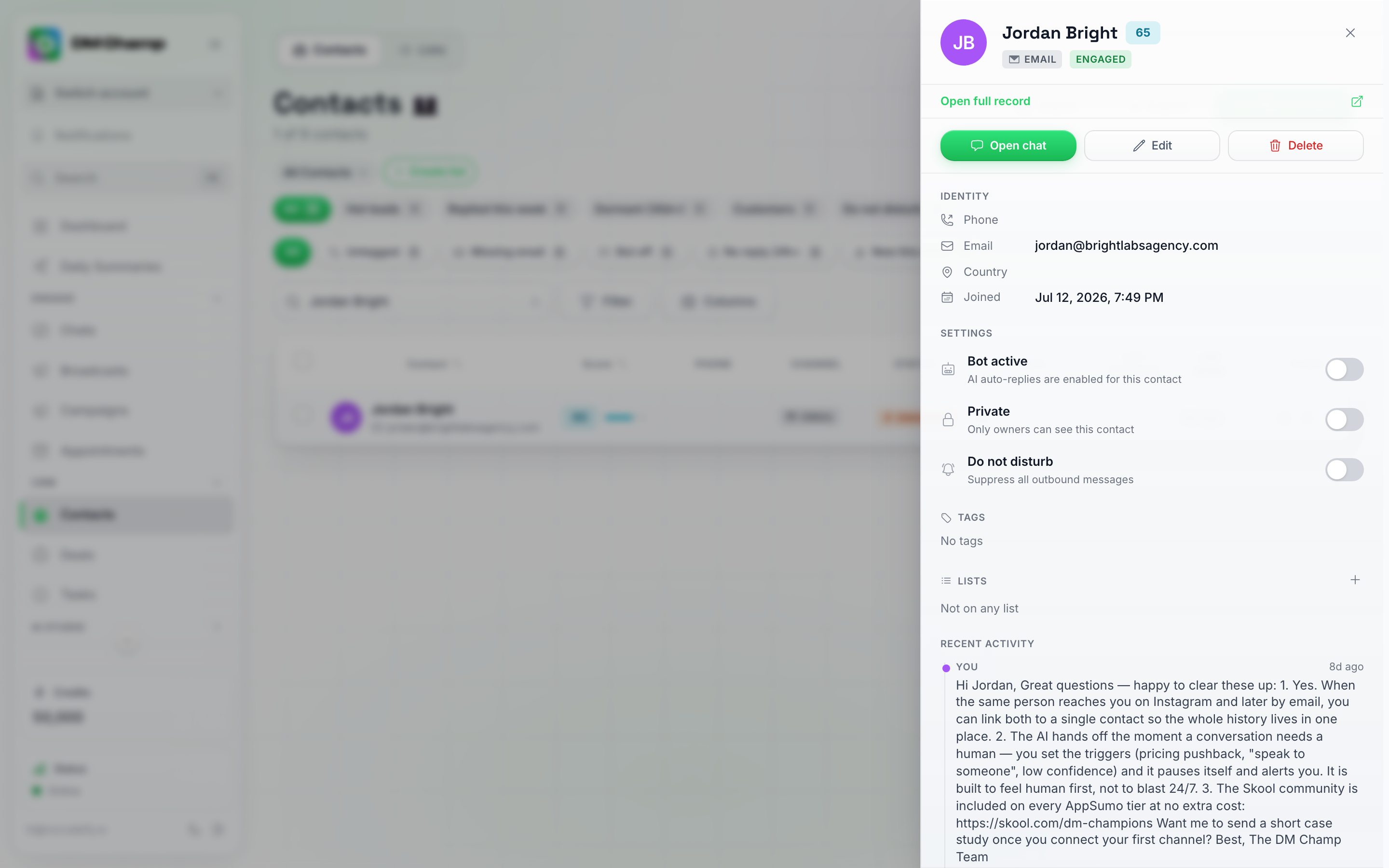 Painel de visualização rápida de um contato, mostrando a alternância Bot Ativo em Configurações ao lado de Privado e Não Perturbe