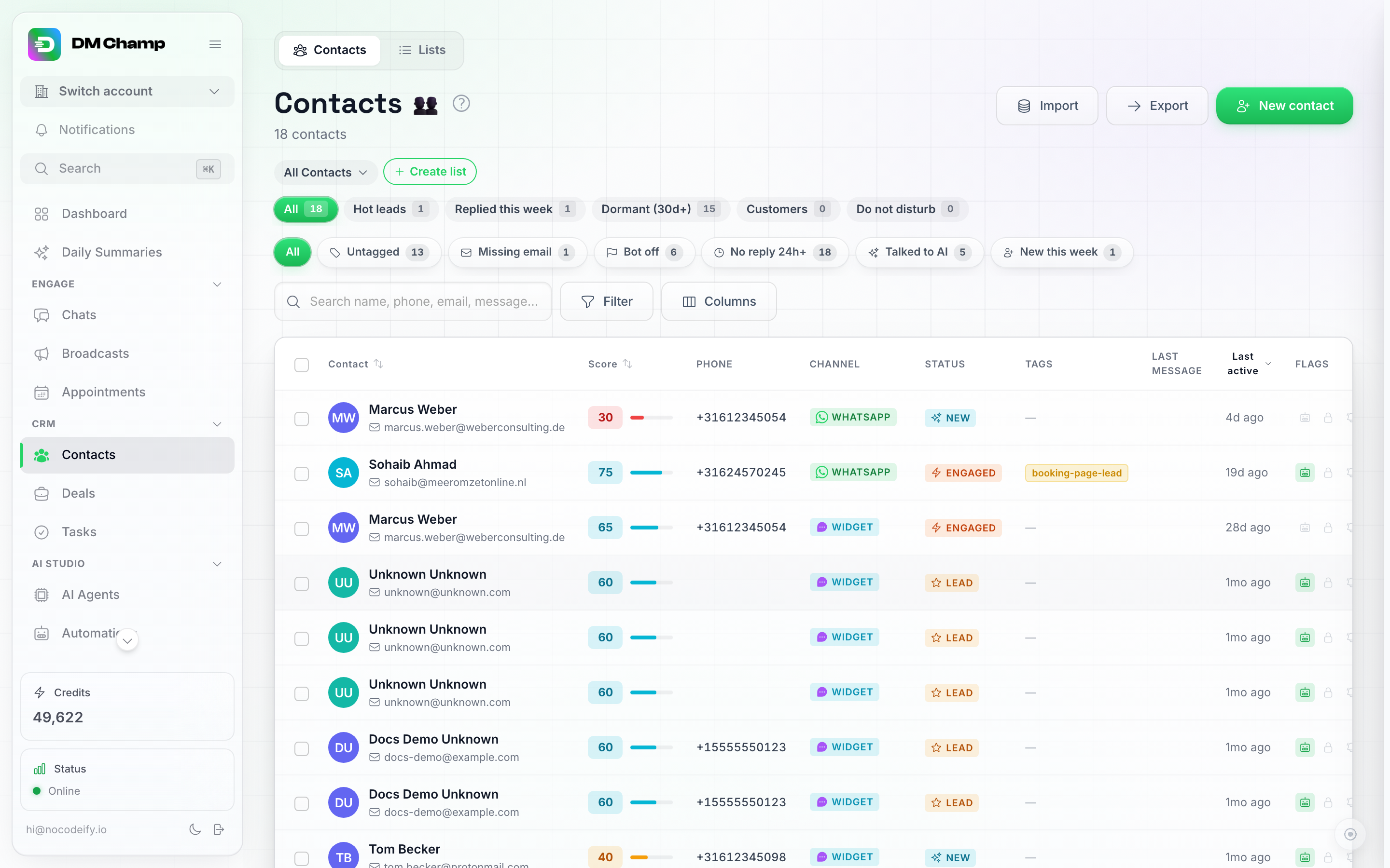 La page Contacts v2, affichant les pastilles de vues enregistrées, les puces de filtres intelligents, la recherche et le tableau des contacts