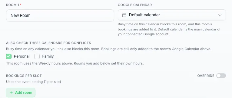 Thẻ phòng trong biểu mẫu loại sự kiện: bộ chọn Google Calendar ở Lịch mặc định, và bên dưới là Cũng kiểm tra các lịch này để tìm xung đột với Cá nhân đã đánh dấu và Gia đình chưa đánh dấu