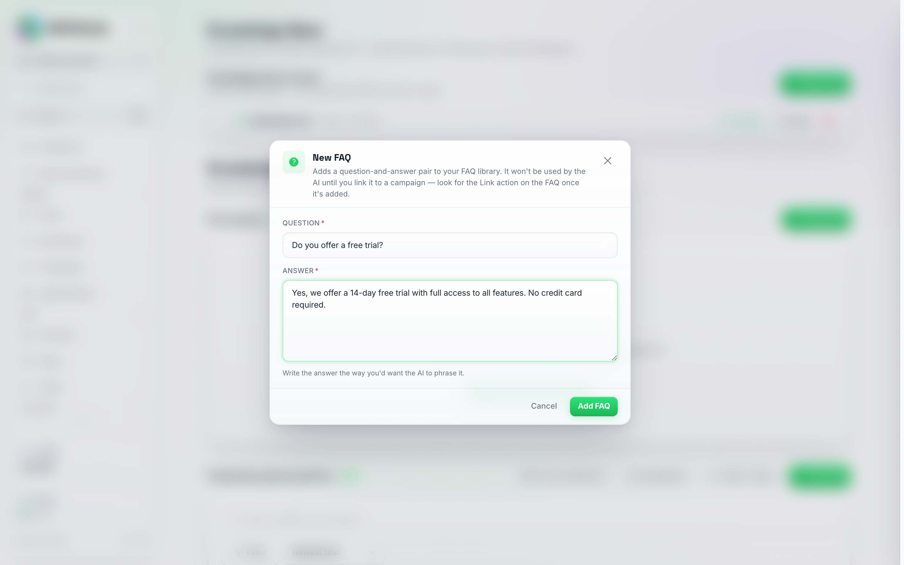 Den nye FAQ-pop-up udfyldt med spørgsmålet 'Tilbyder I en gratis prøveperiode?' og et tilhørende svar