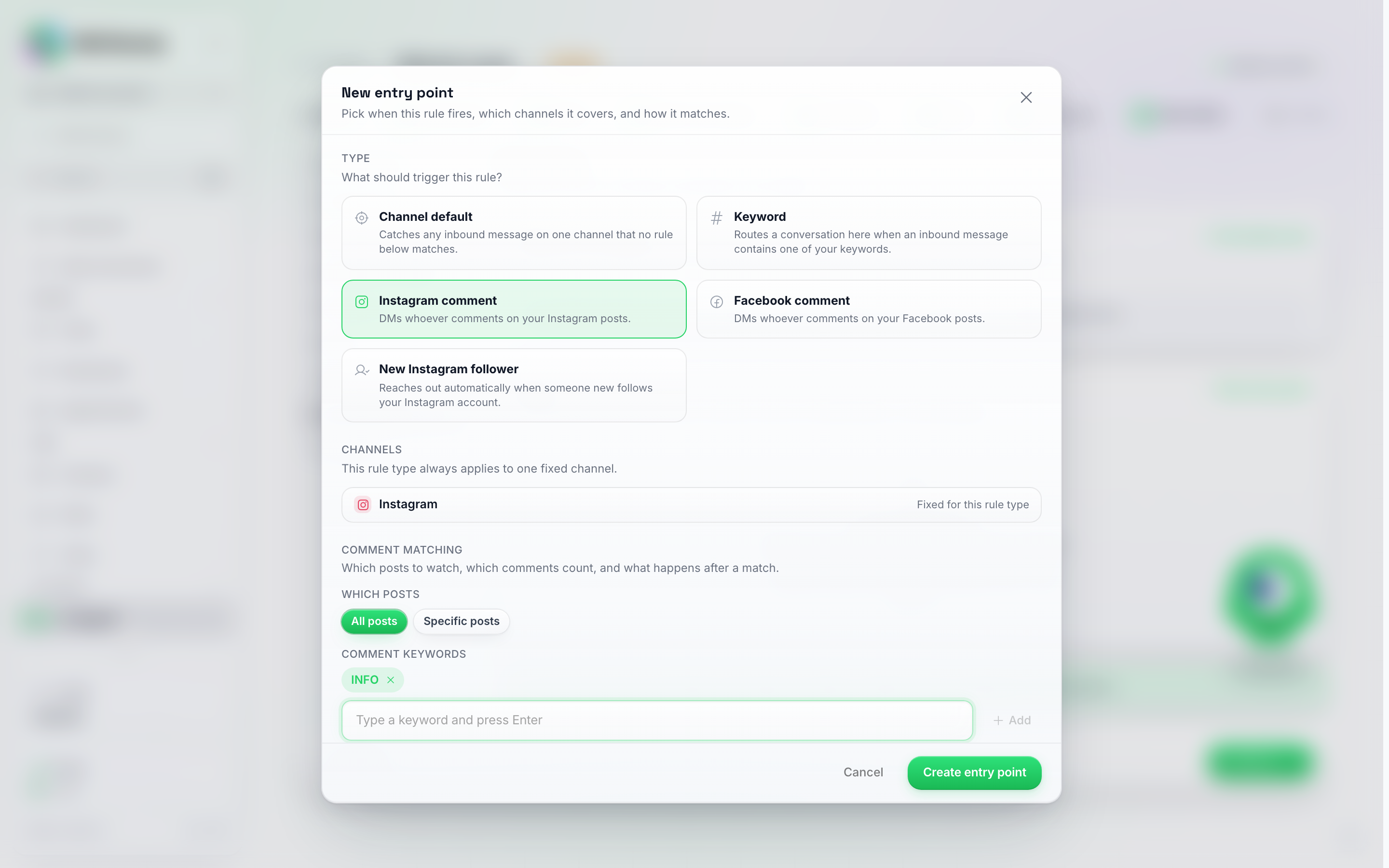 El cuadro de diálogo Nuevo punto de entrada con Comentario de Instagram seleccionado como tipo, canal bloqueado en Instagram y opciones de coincidencia de comentarios para Todas las publicaciones frente a Publicaciones específicas y un interruptor de Primera respuesta entre IA y Texto exacto