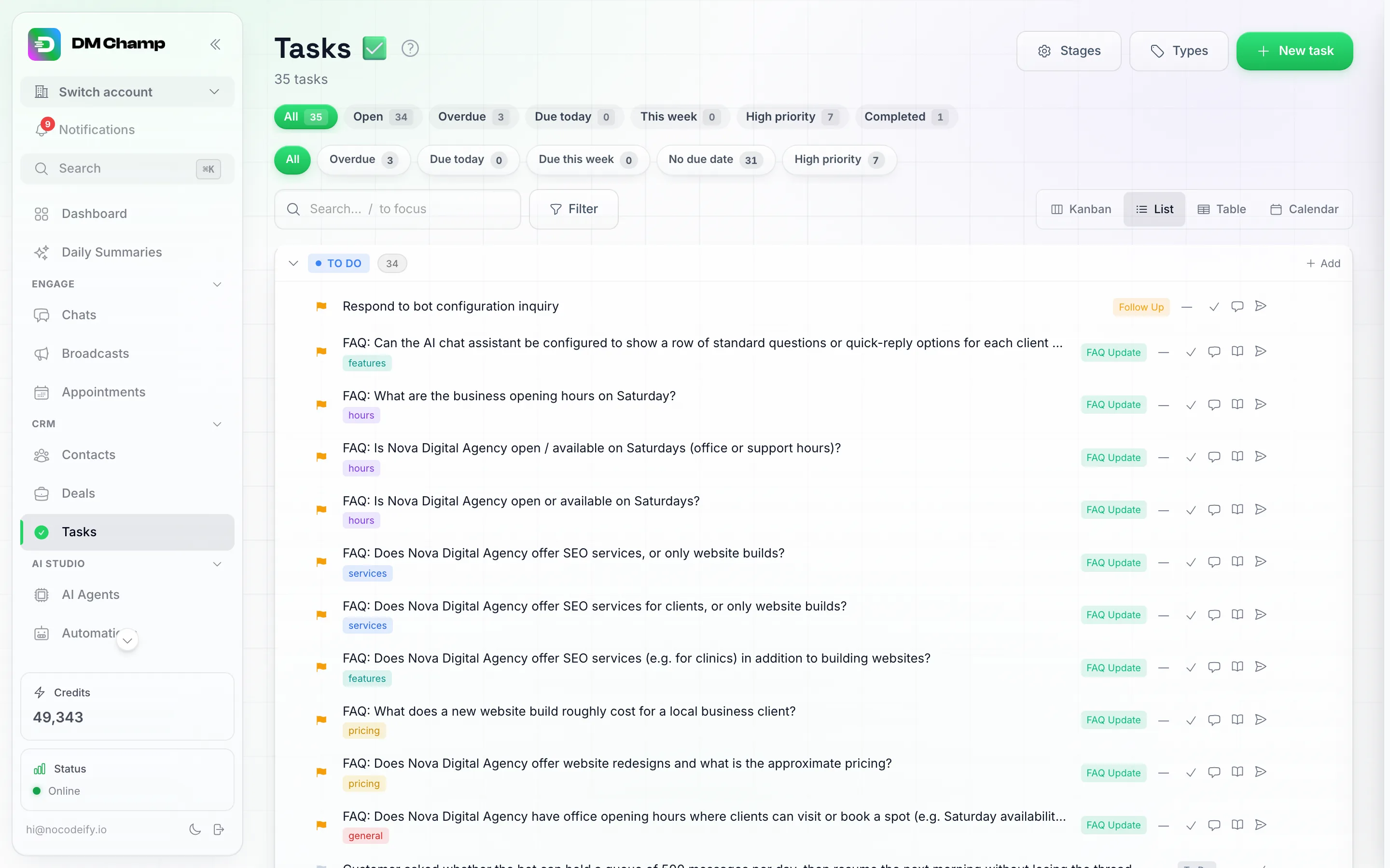 La vista de Lista de Tareas, que muestra tareas agrupadas por etapa como filas compactas con etiquetas de tipo y las mismas acciones rápidas que una tarjeta de tablero en cada fila