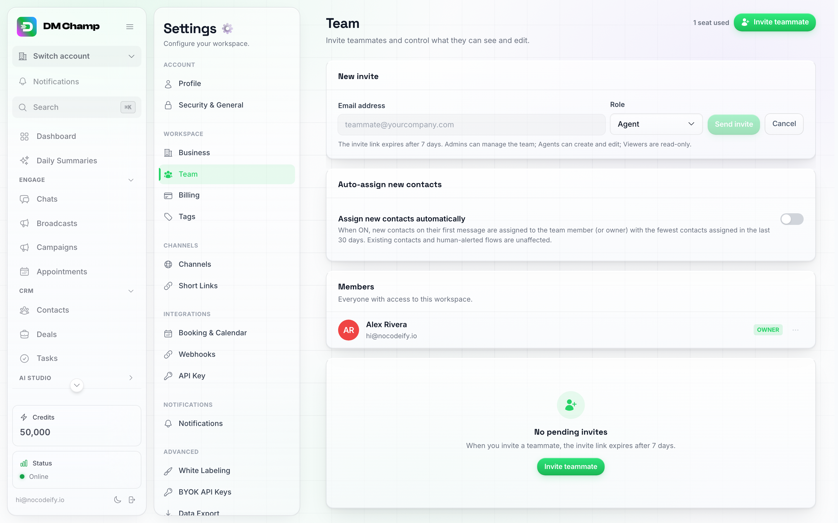 Het nieuwe uitnodigingsformulier geopend boven de ledenlijst, met een veld voor het e-mailadres, een rol-dropdownmenu met 'Agent', en knoppen voor 'Uitnodiging versturen' / 'Annuleren'