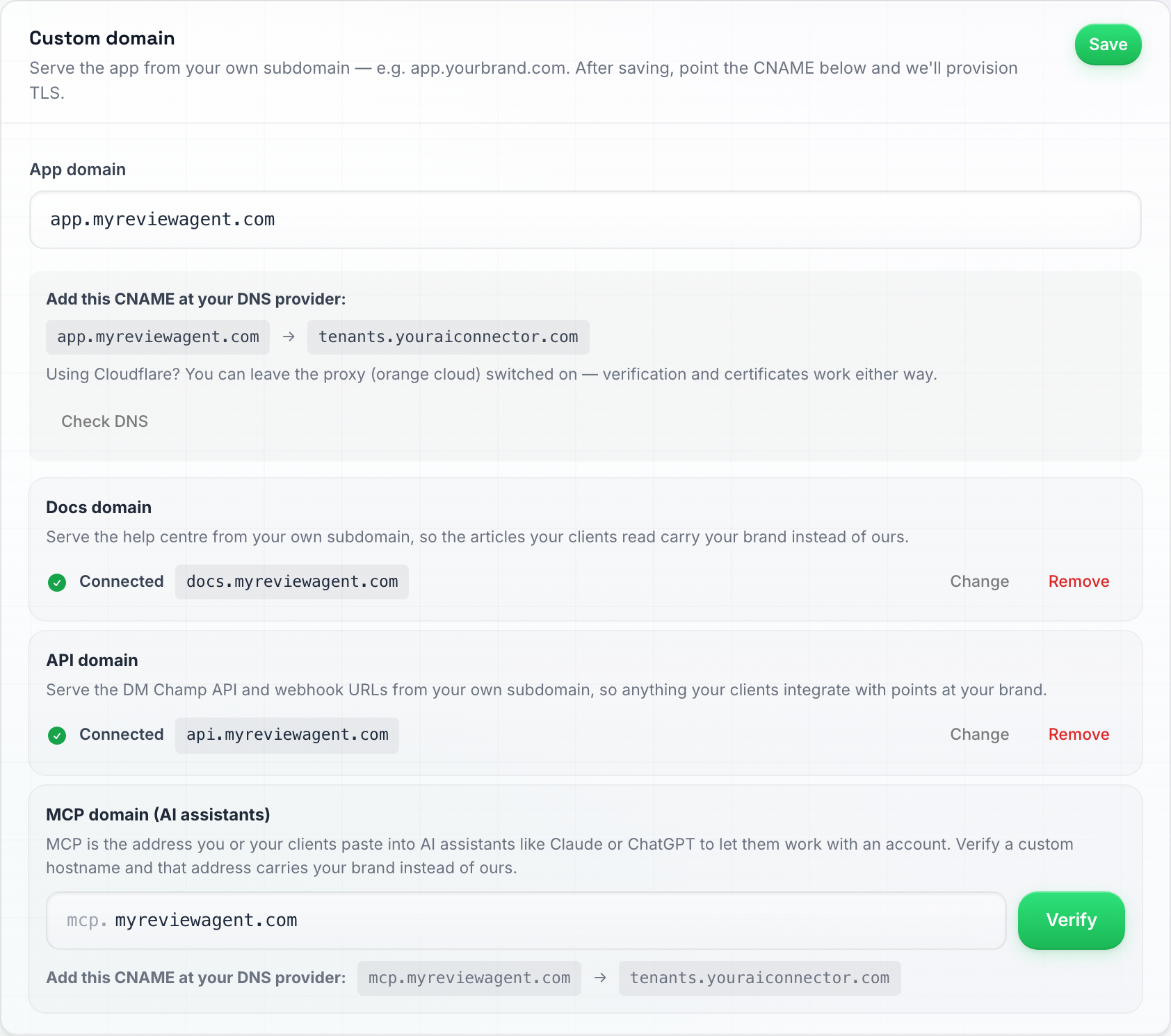 La carte Domaine personnalisé dans la v2, montrant le champ Domaine de l'application et les instructions CNAME vers tenants.youraiconnector.com