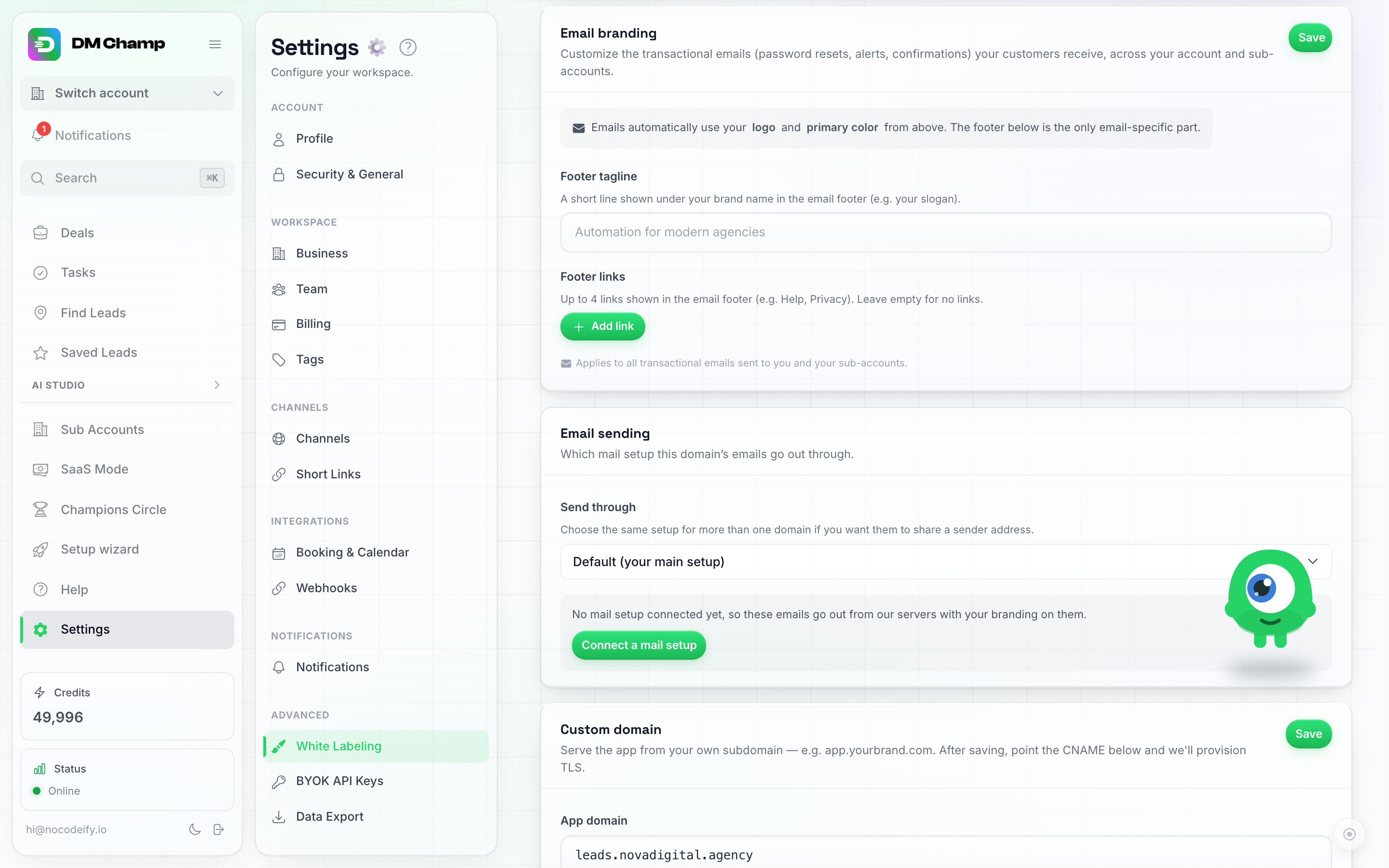 O cartão de envio de e-mail para um domínio white label, com um seletor de Enviar via definido como Padrão (sua configuração principal) e um botão Conectar uma configuração de e-mail