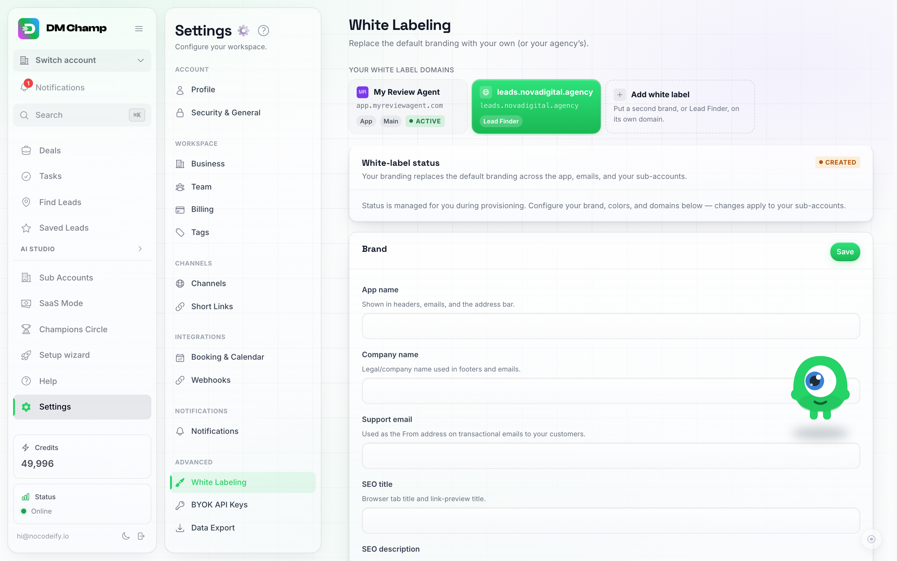 A página de White Label com dois cartões de domínio: o domínio principal do Aplicativo e um domínio de Lead Finder selecionado, com as próprias configurações de marca do domínio do Lead Finder abaixo